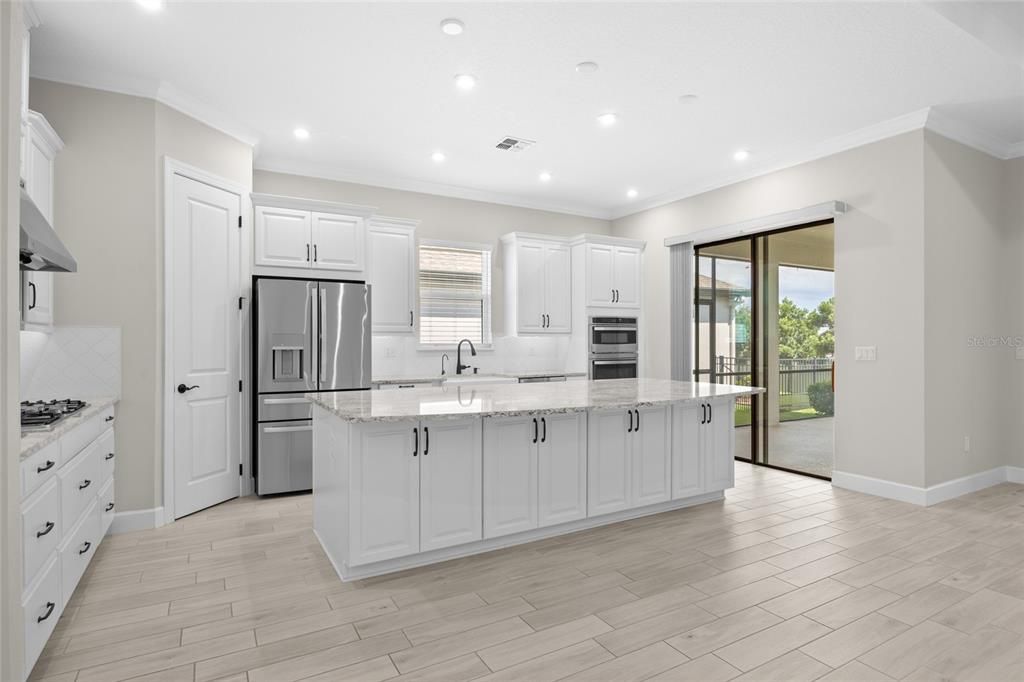 Под контрактом: $630,000 (3 спален, 3 ванн, 2449 Квадратных фут)