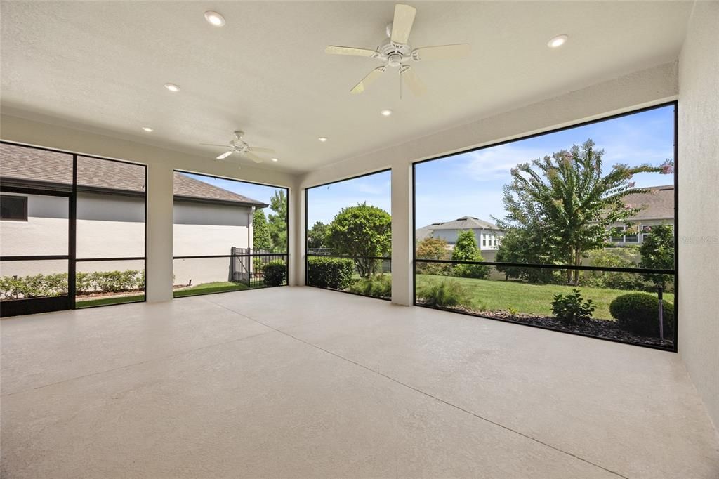 Под контрактом: $630,000 (3 спален, 3 ванн, 2449 Квадратных фут)