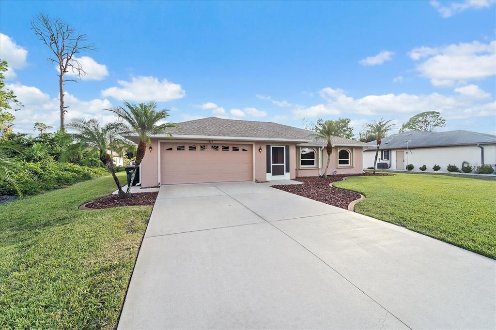 Active With Contract: $280,000 (2 beds, 2 baths, 1660 Square Feet)