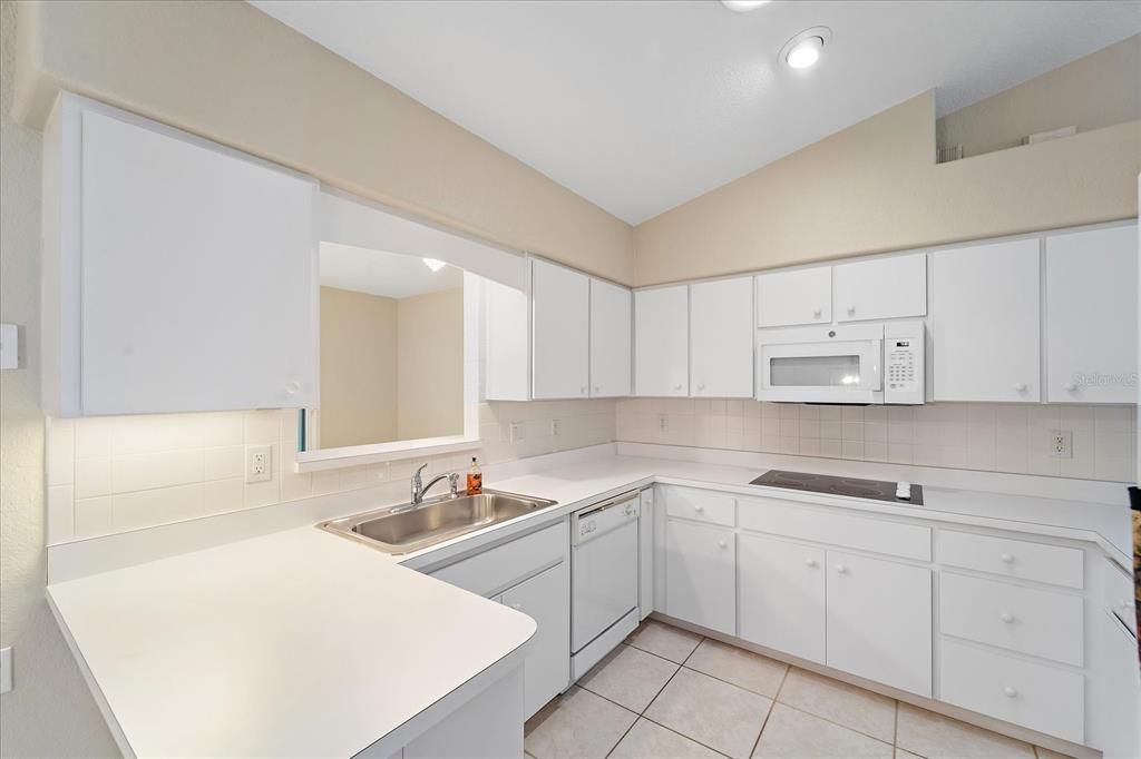 Active With Contract: $280,000 (2 beds, 2 baths, 1660 Square Feet)