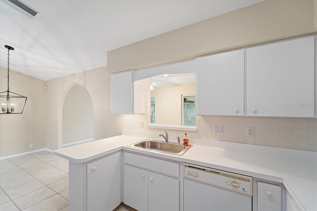 Active With Contract: $280,000 (2 beds, 2 baths, 1660 Square Feet)