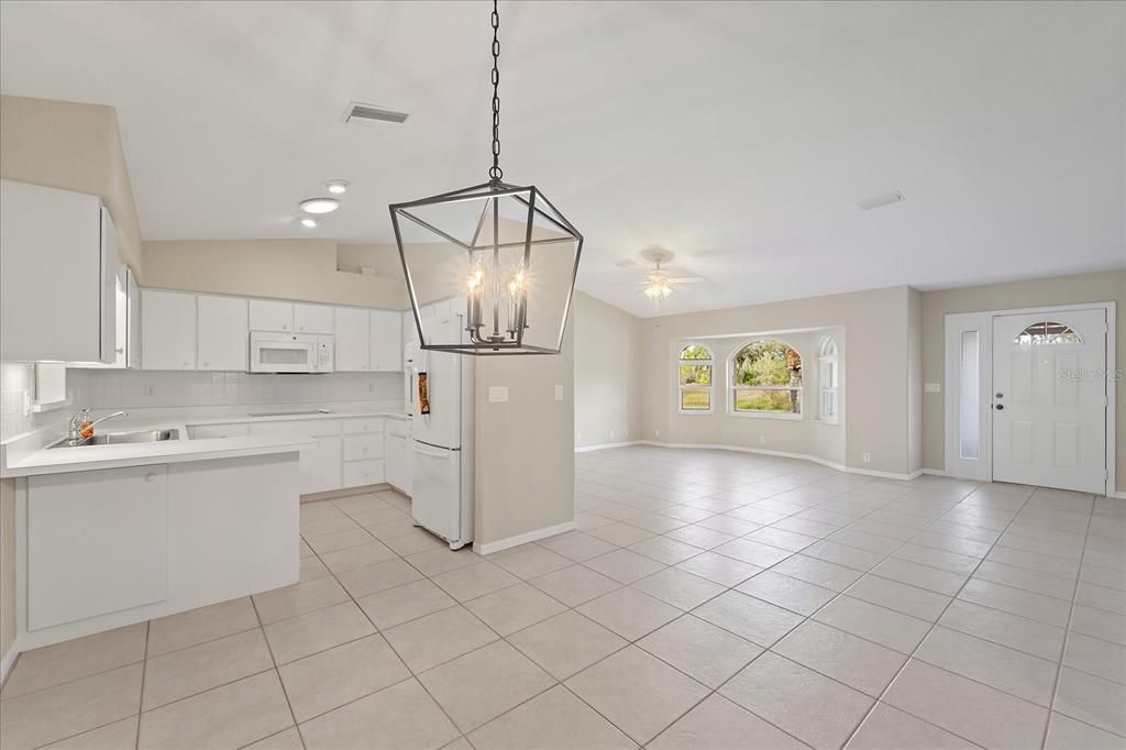 Active With Contract: $280,000 (2 beds, 2 baths, 1660 Square Feet)