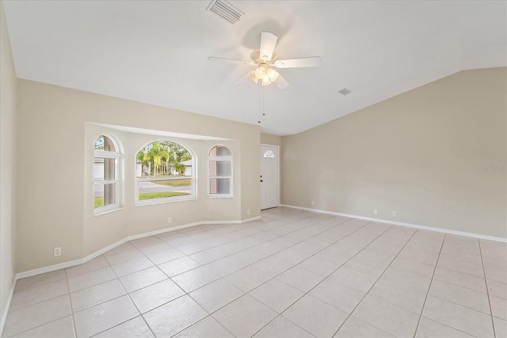 Active With Contract: $280,000 (2 beds, 2 baths, 1660 Square Feet)