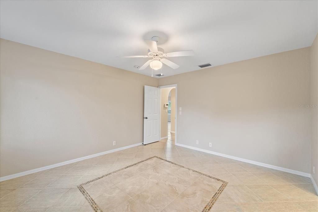 Active With Contract: $280,000 (2 beds, 2 baths, 1660 Square Feet)