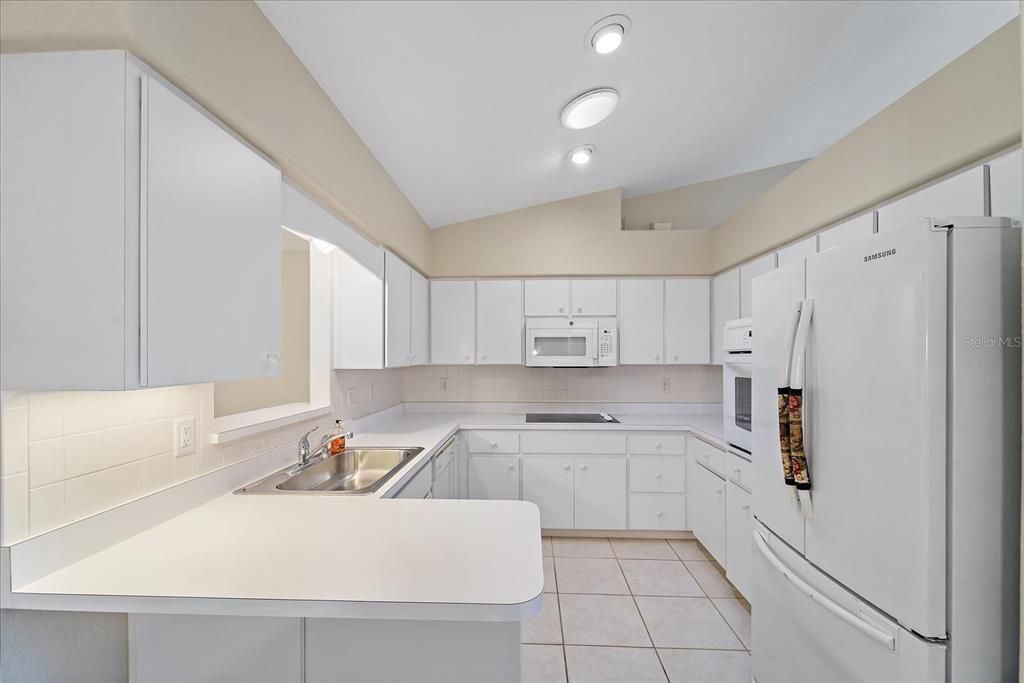 Active With Contract: $280,000 (2 beds, 2 baths, 1660 Square Feet)