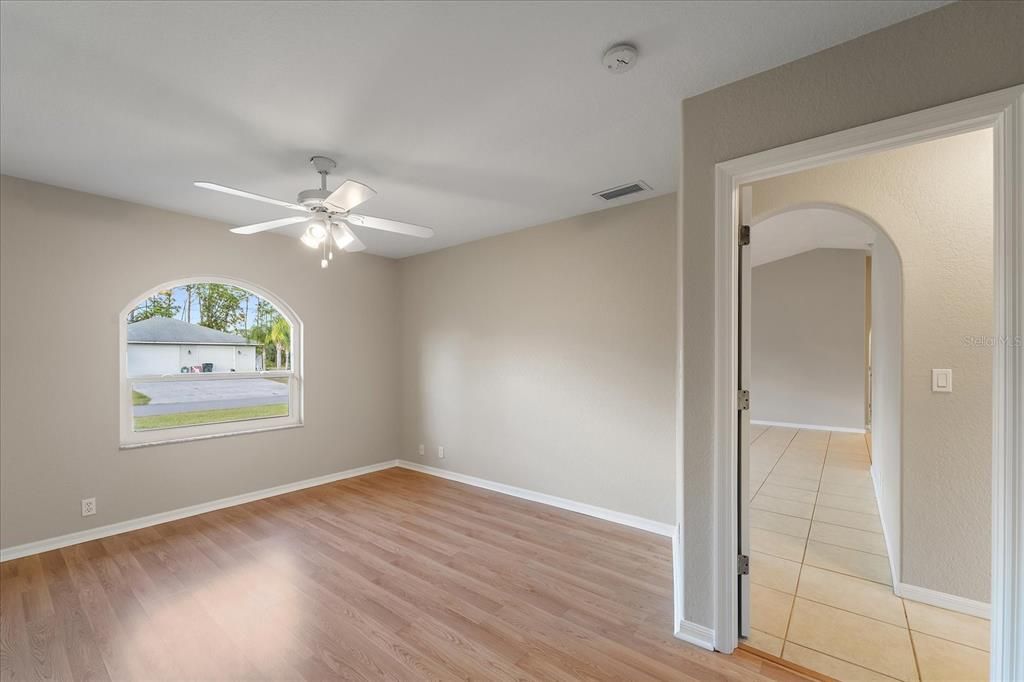 Active With Contract: $280,000 (2 beds, 2 baths, 1660 Square Feet)