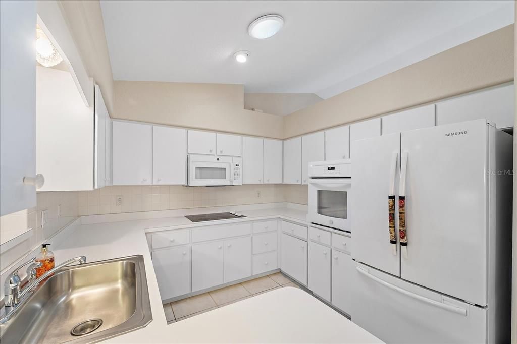 Active With Contract: $280,000 (2 beds, 2 baths, 1660 Square Feet)