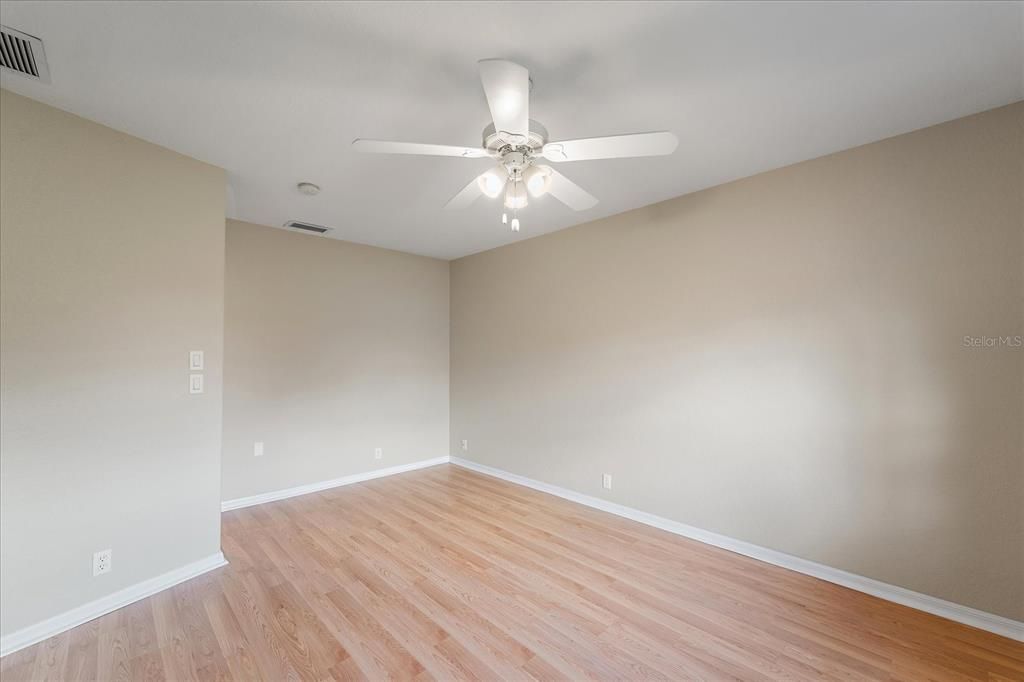 Active With Contract: $280,000 (2 beds, 2 baths, 1660 Square Feet)