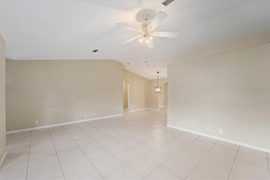 Active With Contract: $280,000 (2 beds, 2 baths, 1660 Square Feet)