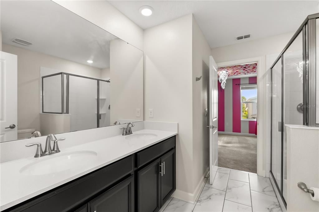 合同活跃: $855,000 (9 贝兹, 5 浴室, 4289 平方英尺)