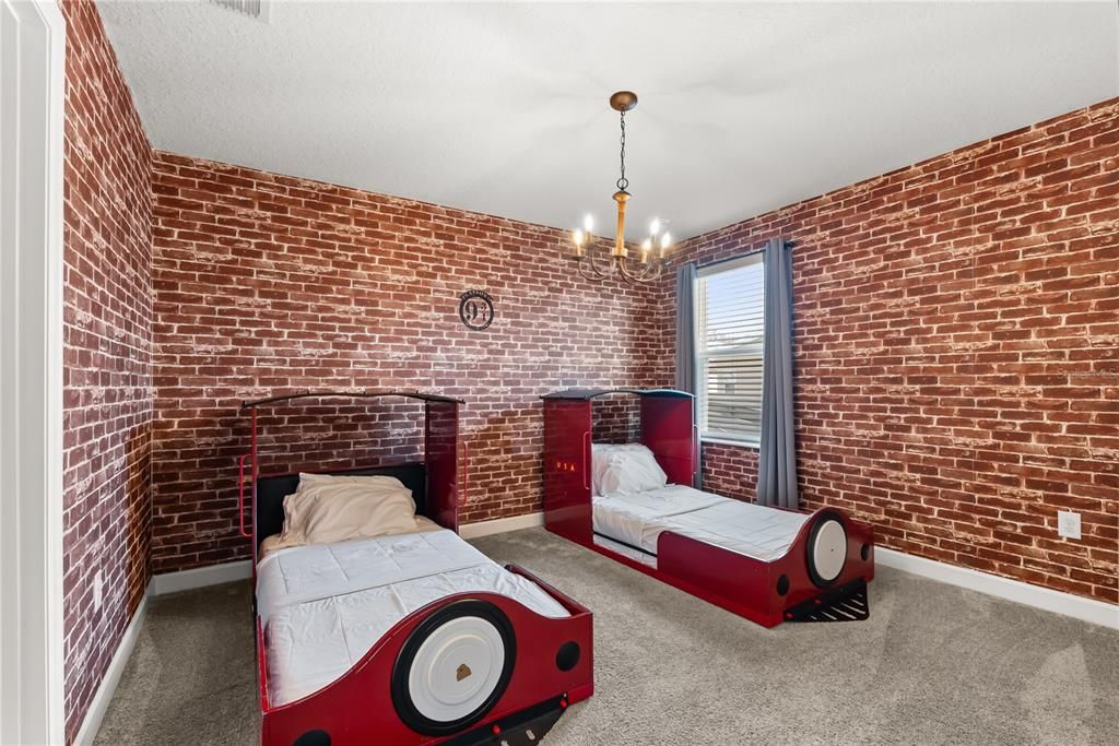 合同活跃: $855,000 (9 贝兹, 5 浴室, 4289 平方英尺)