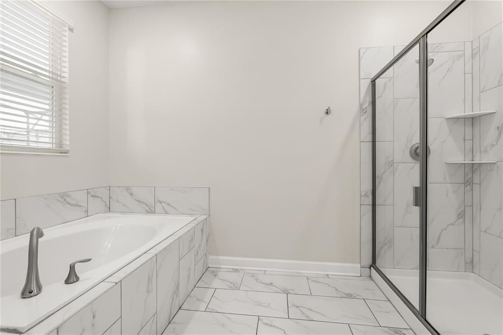 合同活跃: $855,000 (9 贝兹, 5 浴室, 4289 平方英尺)