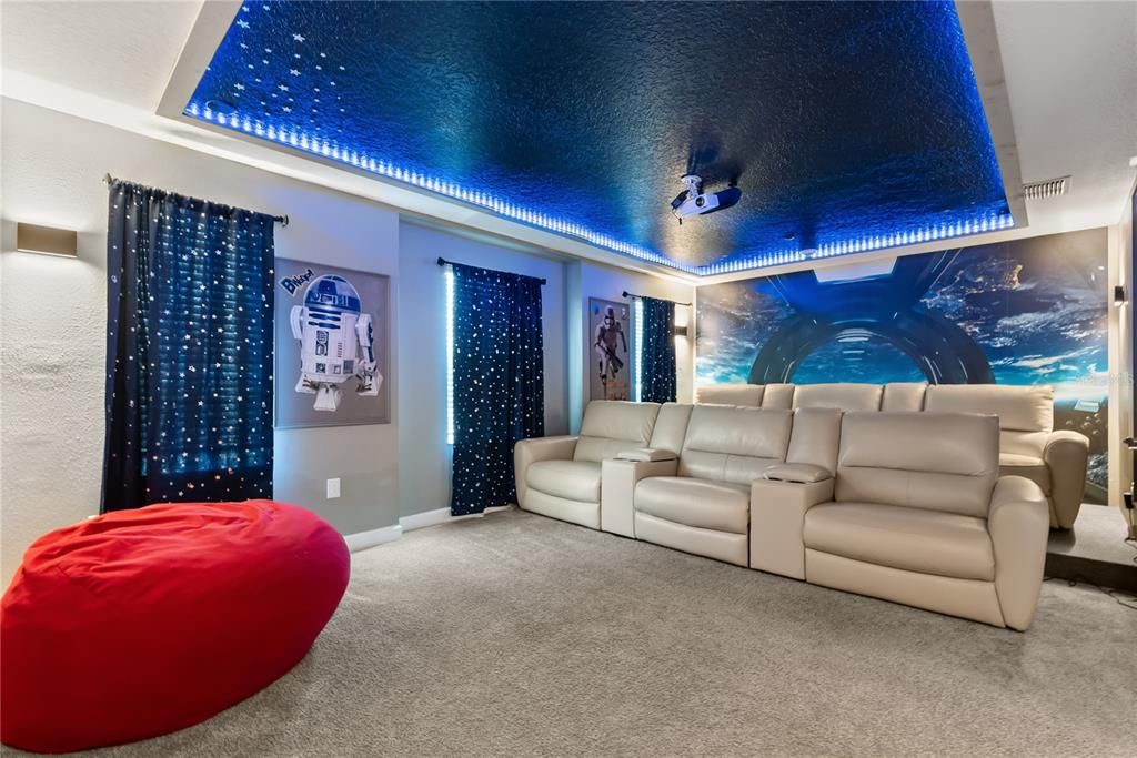 合同活跃: $855,000 (9 贝兹, 5 浴室, 4289 平方英尺)