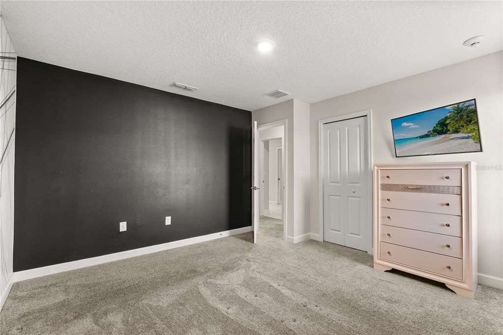 合同活跃: $855,000 (9 贝兹, 5 浴室, 4289 平方英尺)