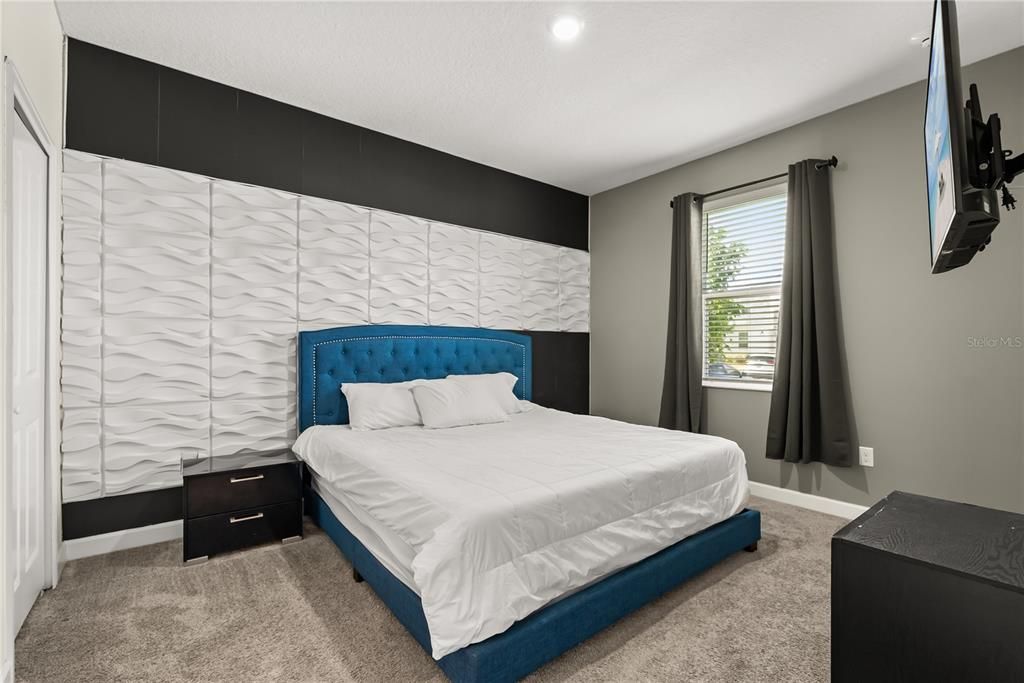 合同活跃: $855,000 (9 贝兹, 5 浴室, 4289 平方英尺)