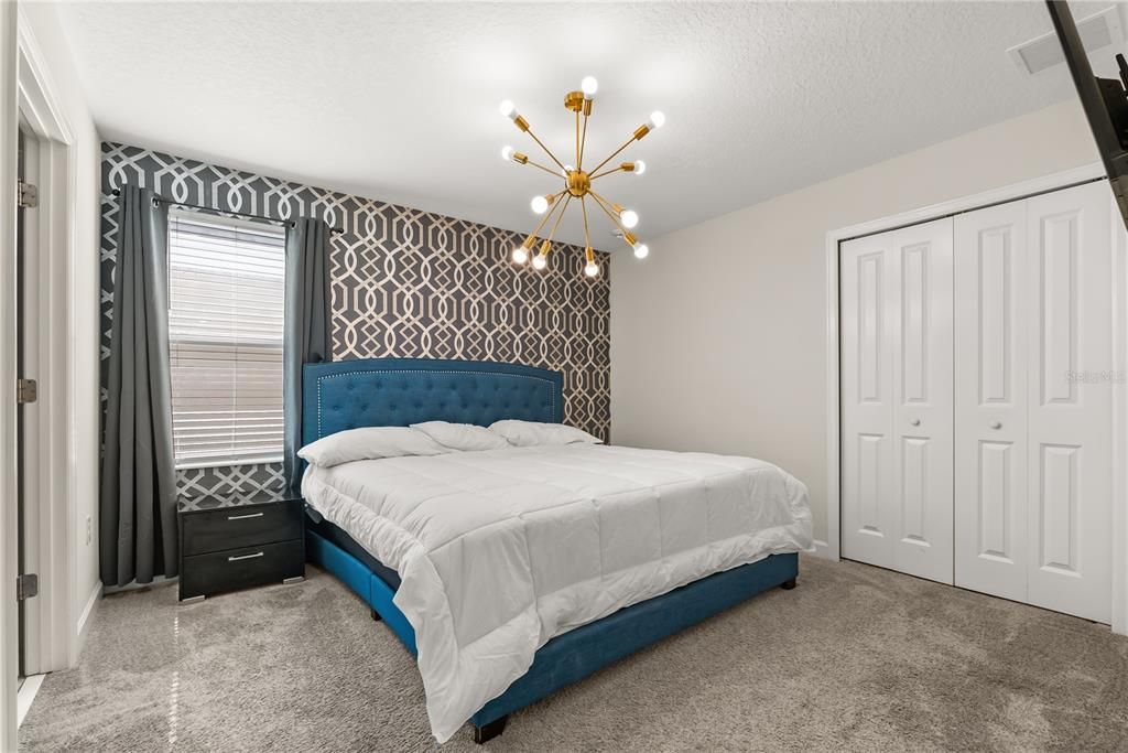 合同活跃: $855,000 (9 贝兹, 5 浴室, 4289 平方英尺)