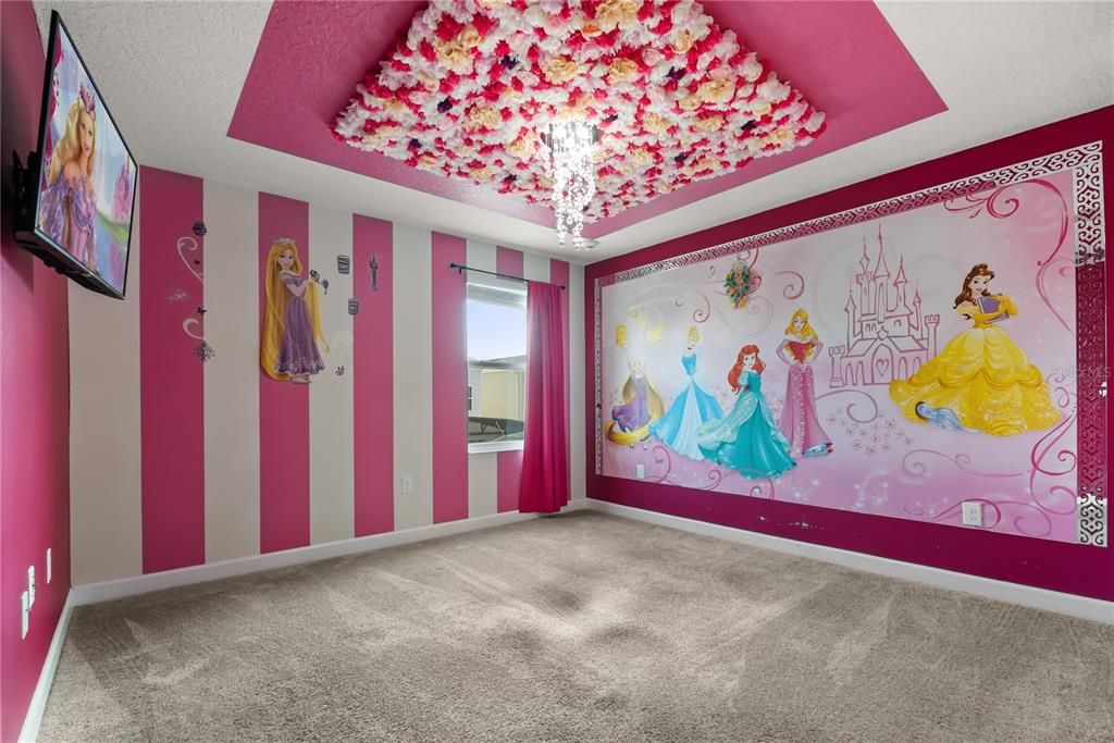 合同活跃: $855,000 (9 贝兹, 5 浴室, 4289 平方英尺)