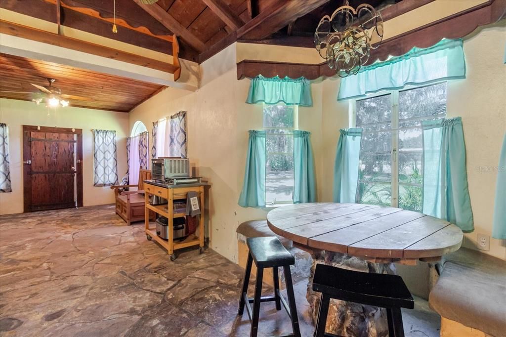 For Sale: $740,000 (3 beds, 3 baths, 2244 Square Feet)