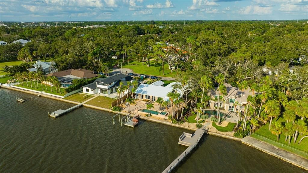 For Sale: $2,399,000 (3 beds, 3 baths, 2888 Square Feet)