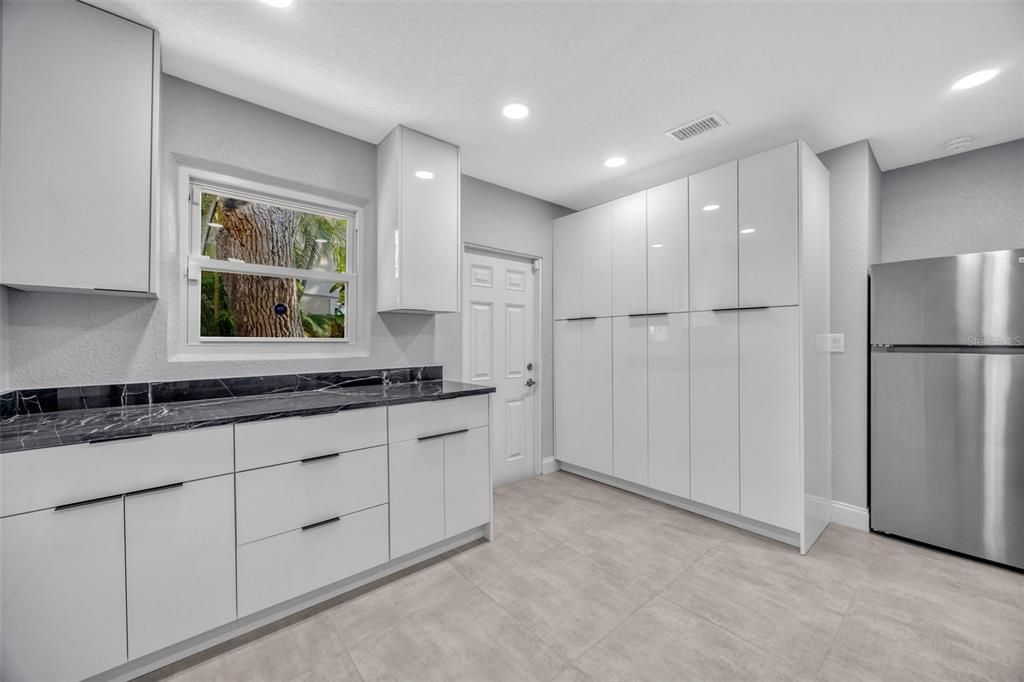 For Sale: $2,399,000 (3 beds, 3 baths, 2888 Square Feet)