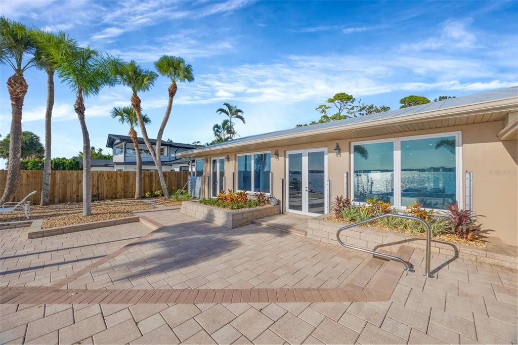 For Sale: $2,399,000 (3 beds, 3 baths, 2888 Square Feet)