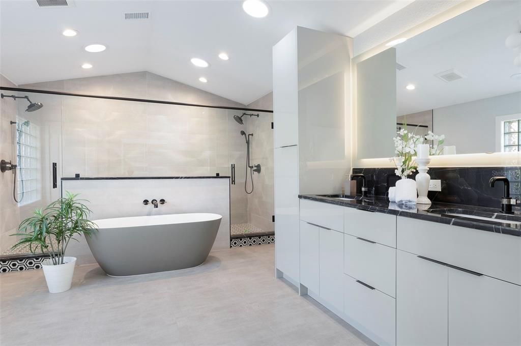 For Sale: $2,399,000 (3 beds, 3 baths, 2888 Square Feet)