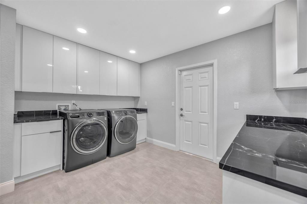 For Sale: $2,399,000 (3 beds, 3 baths, 2888 Square Feet)