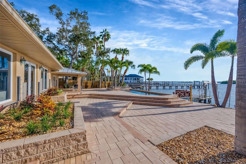 For Sale: $2,399,000 (3 beds, 3 baths, 2888 Square Feet)