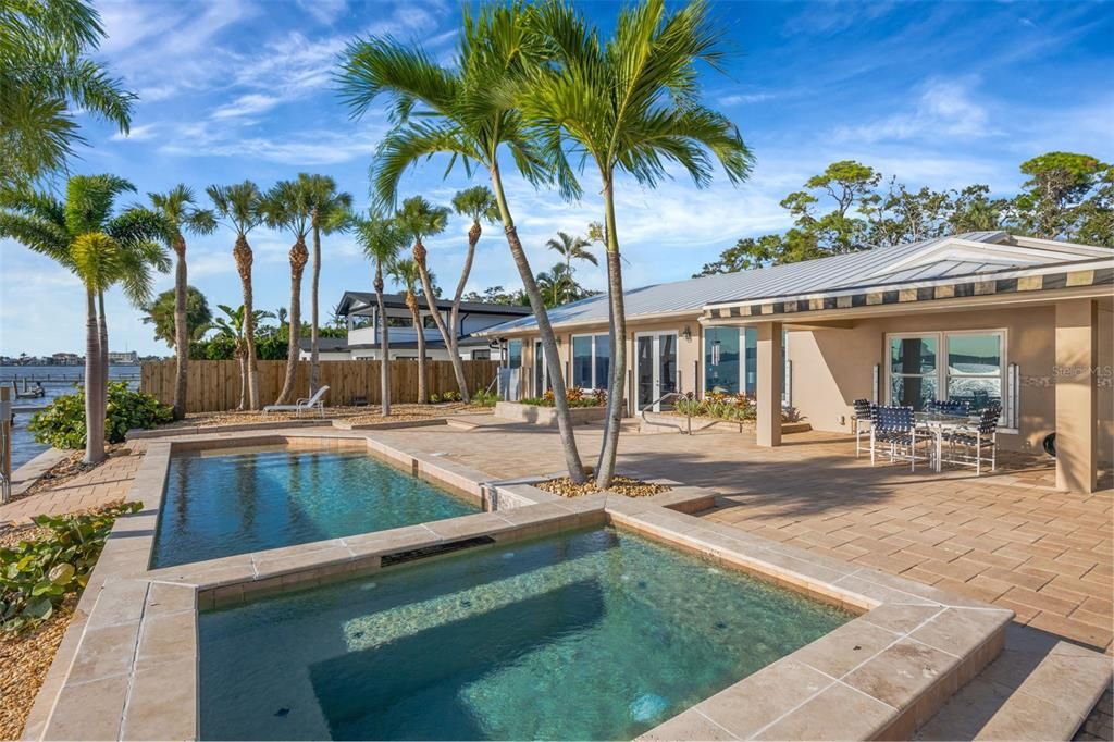 For Sale: $2,399,000 (3 beds, 3 baths, 2888 Square Feet)