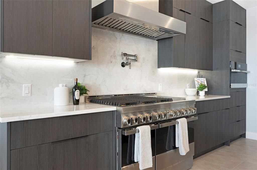 For Sale: $2,399,000 (3 beds, 3 baths, 2888 Square Feet)