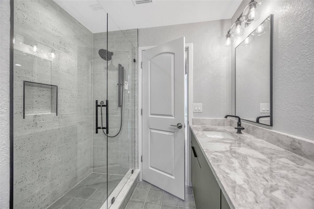 For Sale: $2,399,000 (3 beds, 3 baths, 2888 Square Feet)