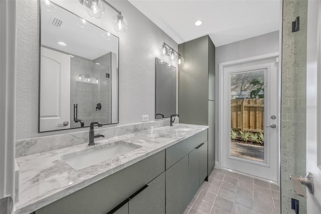 For Sale: $2,399,000 (3 beds, 3 baths, 2888 Square Feet)