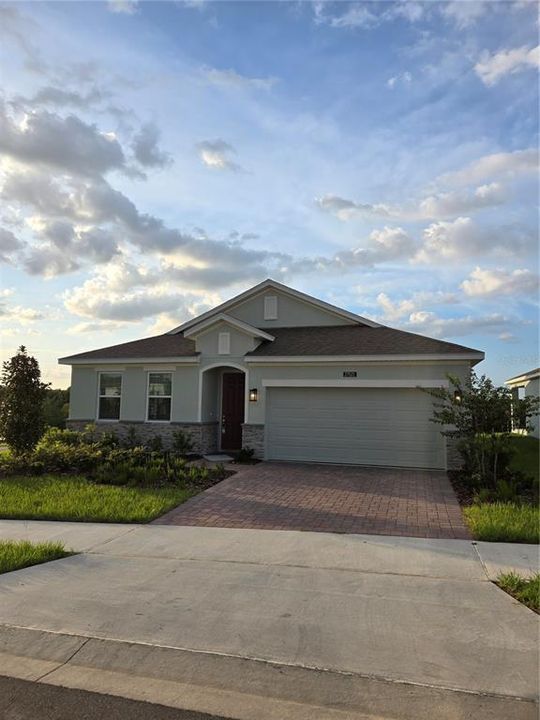 Vendido Recientemente: $442,990 (4 camas, 2 baños, 2103 Pies cuadrados)