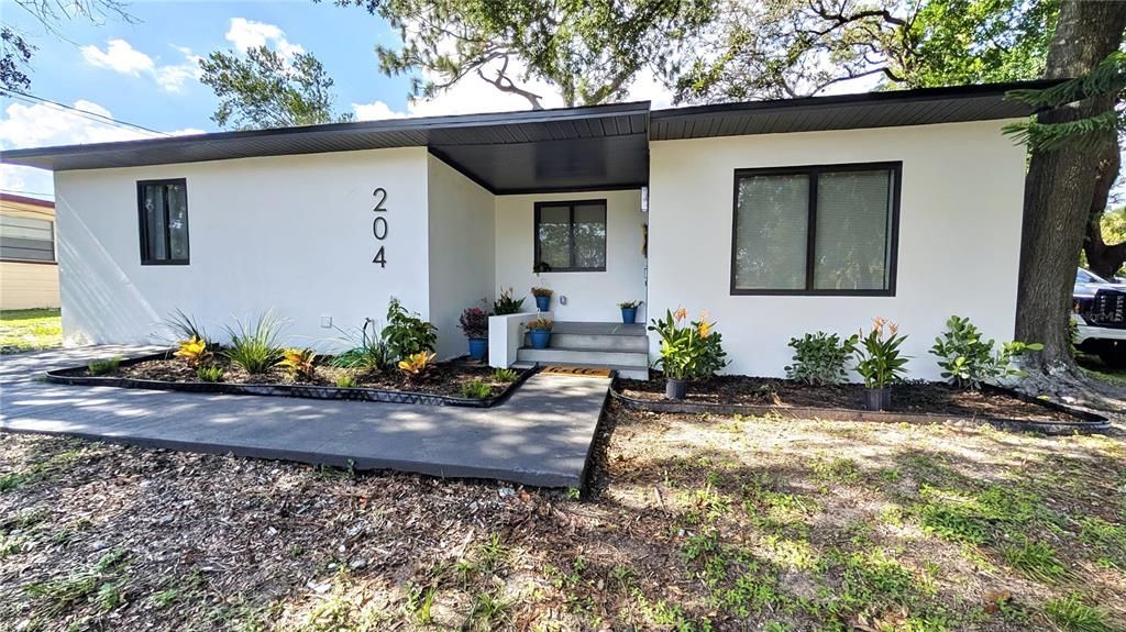 Active With Contract: $459,900 (4 beds, 2 baths, 1670 Square Feet)