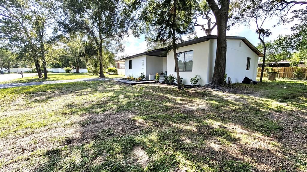 Active With Contract: $459,900 (4 beds, 2 baths, 1670 Square Feet)