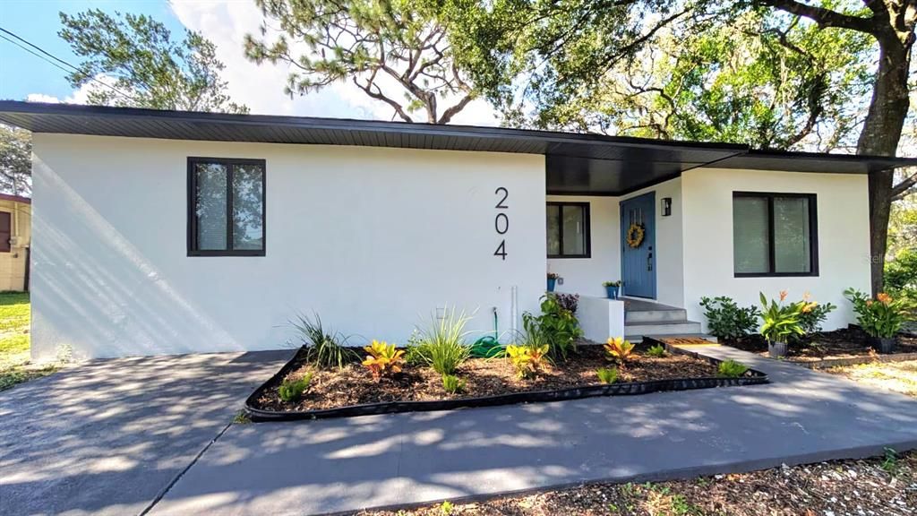 Active With Contract: $459,900 (4 beds, 2 baths, 1670 Square Feet)