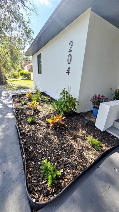 Active With Contract: $459,900 (4 beds, 2 baths, 1670 Square Feet)