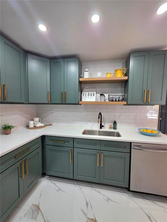 Active With Contract: $459,900 (4 beds, 2 baths, 1670 Square Feet)