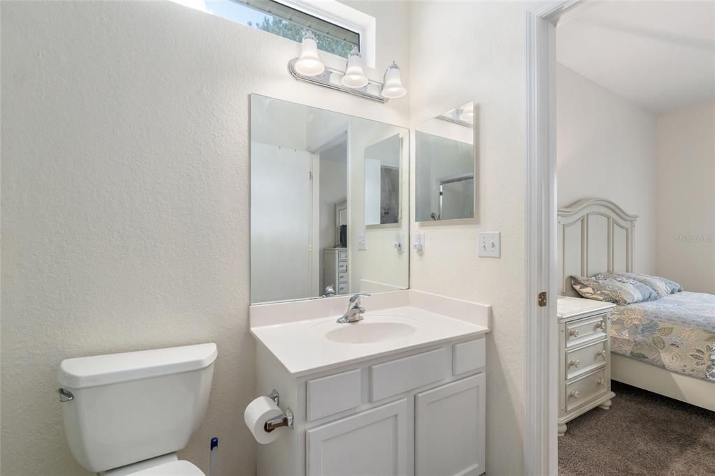 合同活跃: $223,900 (1 贝兹, 1 浴室, 1020 平方英尺)