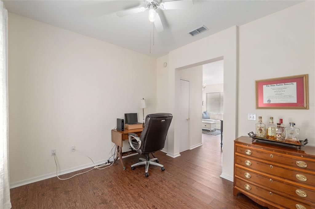 合同活跃: $223,900 (1 贝兹, 1 浴室, 1020 平方英尺)