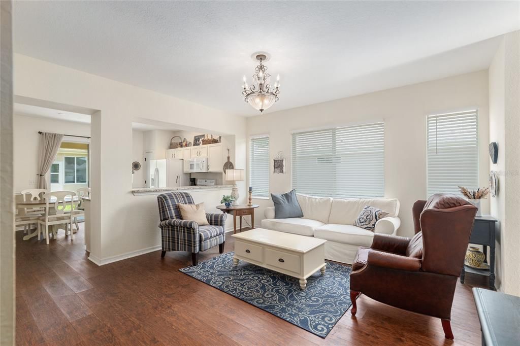 合同活跃: $223,900 (1 贝兹, 1 浴室, 1020 平方英尺)