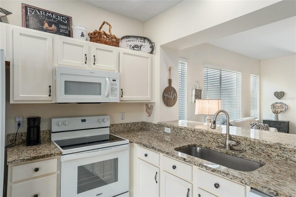 合同活跃: $223,900 (1 贝兹, 1 浴室, 1020 平方英尺)