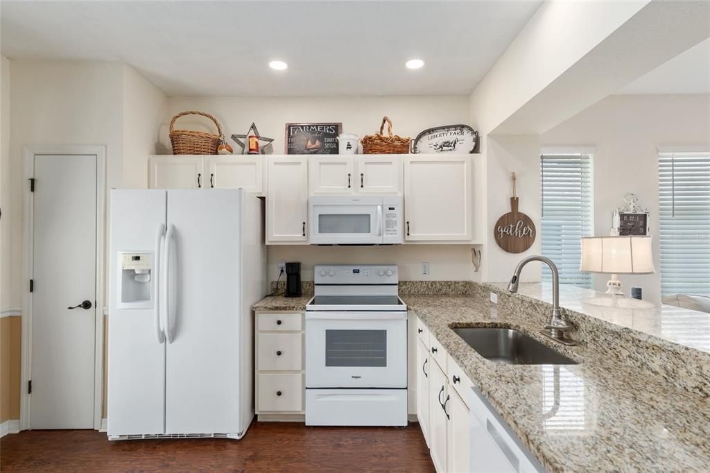 合同活跃: $223,900 (1 贝兹, 1 浴室, 1020 平方英尺)