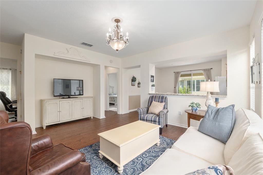 合同活跃: $223,900 (1 贝兹, 1 浴室, 1020 平方英尺)