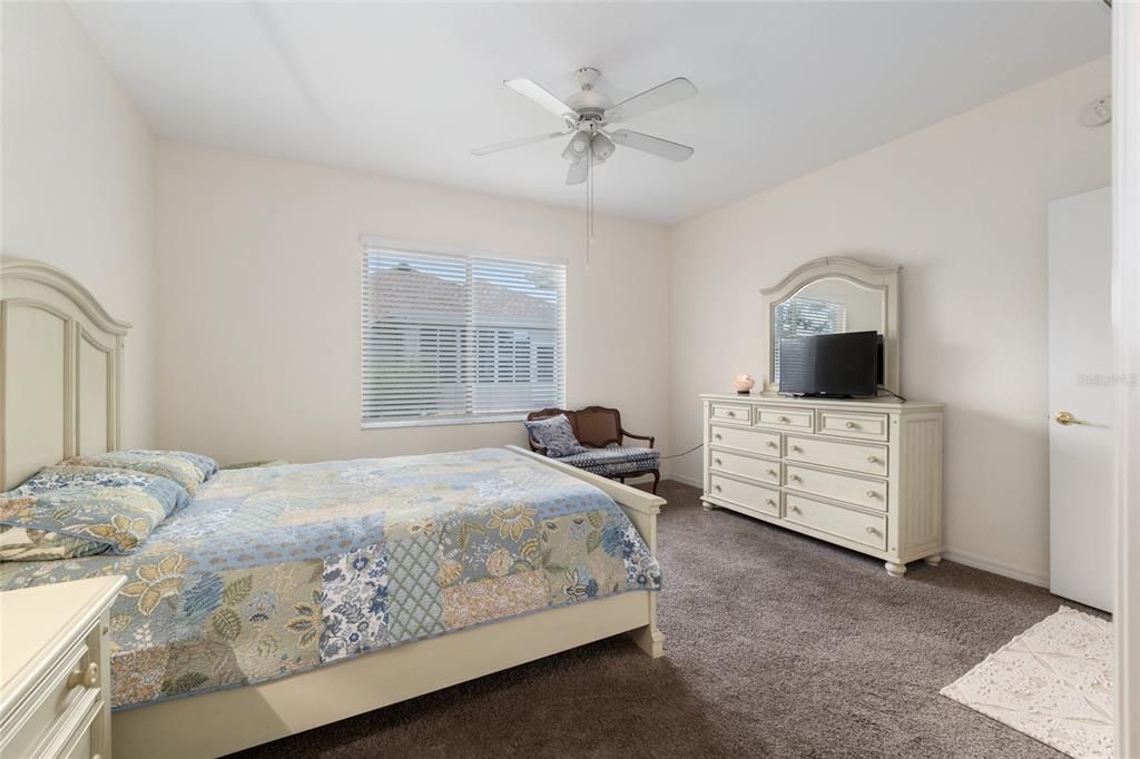 合同活跃: $223,900 (1 贝兹, 1 浴室, 1020 平方英尺)