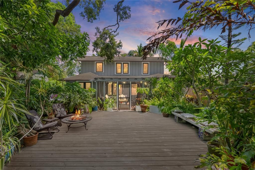 Recently Sold: $895,000 (3 beds, 2 baths, 1489 Square Feet)