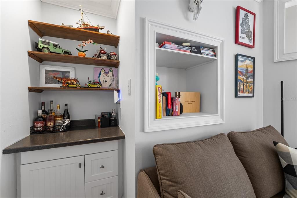 For Sale: $289,900 (2 beds, 1 baths, 1016 Square Feet)