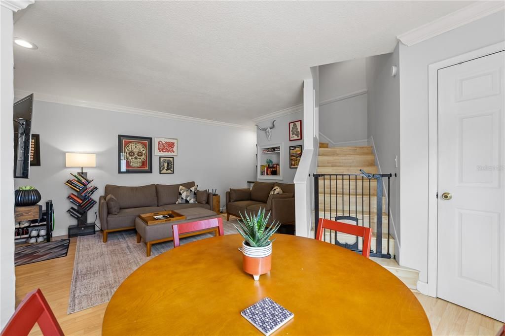 For Sale: $289,900 (2 beds, 1 baths, 1016 Square Feet)