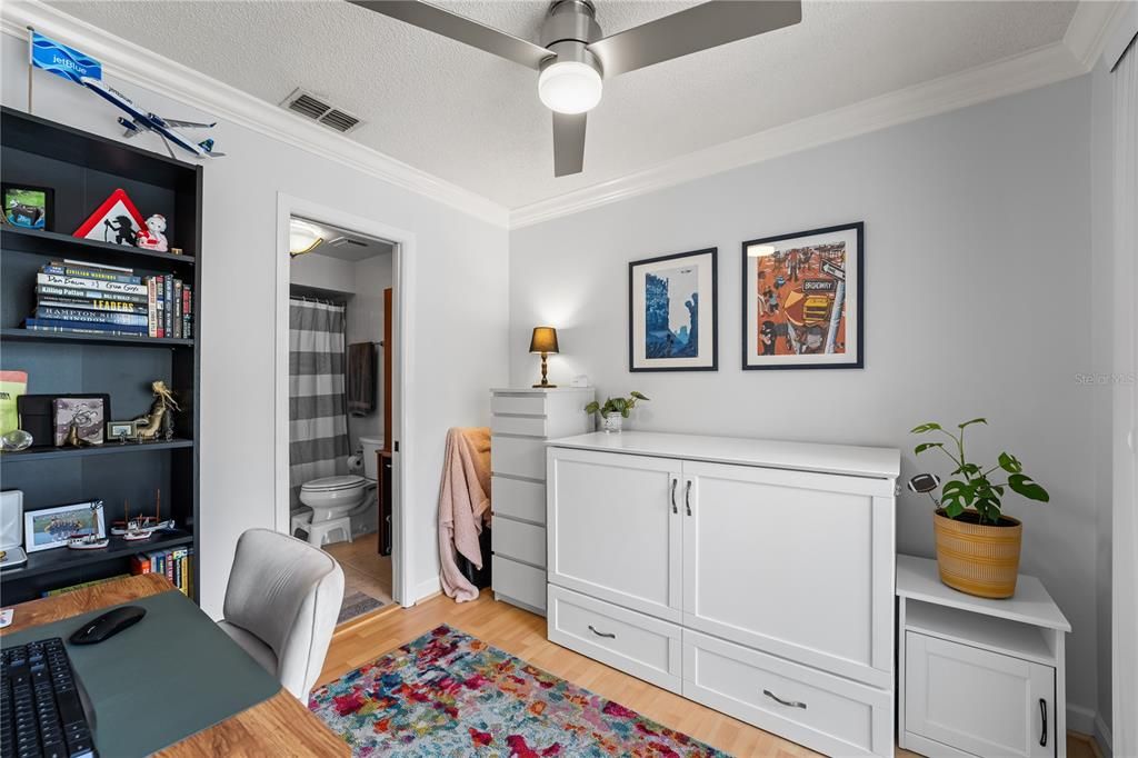 For Sale: $289,900 (2 beds, 1 baths, 1016 Square Feet)