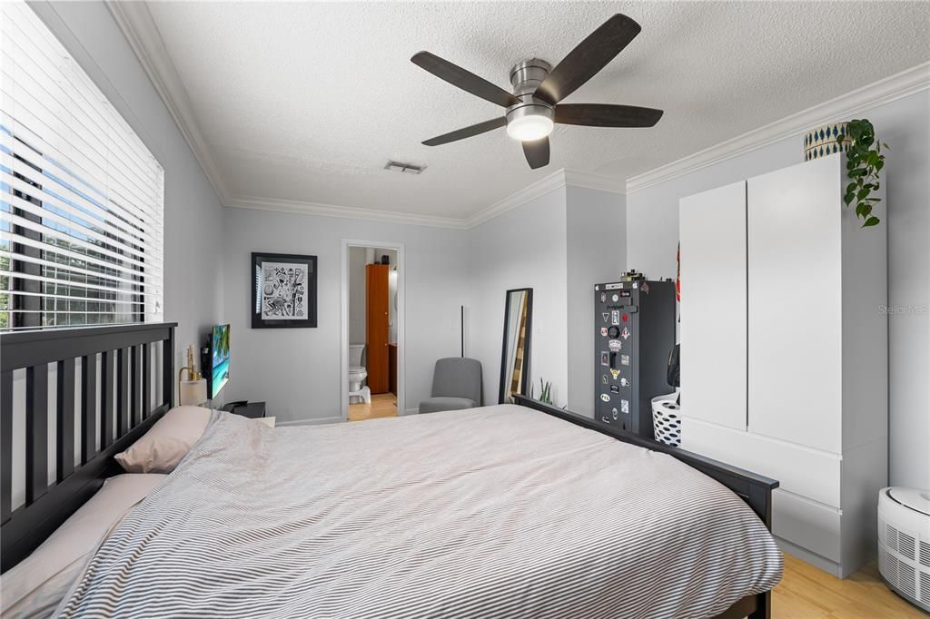 For Sale: $289,900 (2 beds, 1 baths, 1016 Square Feet)